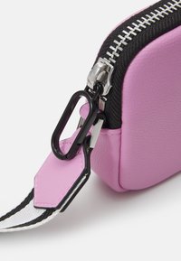 Karl Lagerfeld Jeans BOX LOGO MINI - Borsa a tracolla - moonlite mauve