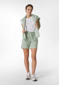 Deha Träningsshorts - green sage