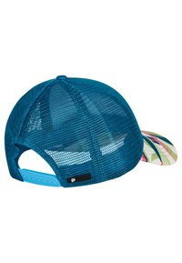 Blauwe mesh pet met een stevige kroon en een vrolijke, gestreepte rand. Voorzien van een verstelbare plastic strap en een zwart logo-patch aan de achterkant.