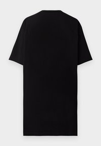 T-shirt noir surdimensionné avec des manches courtes, col rond et une texture en coton lisse. Pas de logos ou motifs visibles au dos.