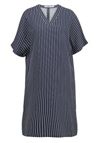 Robe tunique rayée bleu marine avec un col en V, des manches courtes et une coupe décontractée. Présente des rayures blanches verticales et une poche poitrine.