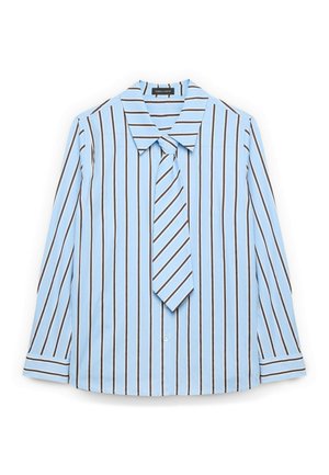 Camicia azzurro chiaro a maniche lunghe con righe verticali nere e bianche e cravattino abbinato attaccato al colletto.