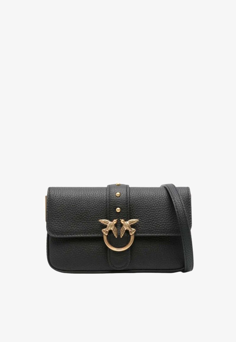 Borsa a tracolla in pelle nera con una forma strutturata, caratterizzata da un accento di un uccello dorato, chiusura a scatto e dettagli con borchie.