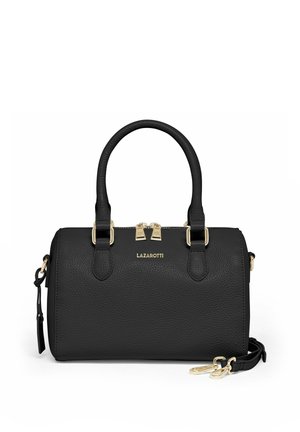 Sac à main noir texturé avec doubles poignées, fermetures éclair dorées, logo de marque doré et bandoulière amovible sur fond blanc.
