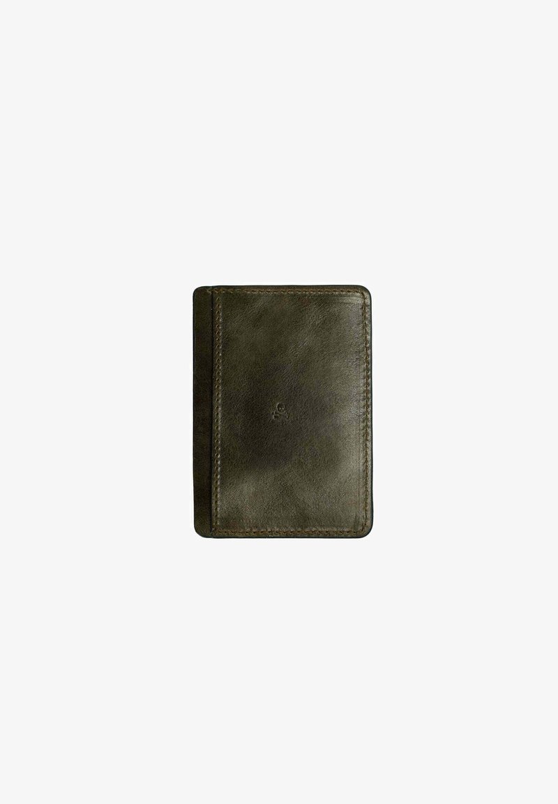 Cartera de cuero verde oscuro con una textura suave, esquinas redondeadas y costuras visibles. Presenta un sutil logo grabado en la parte frontal.