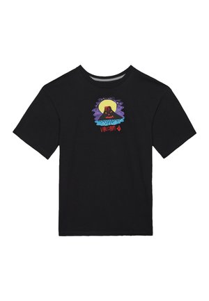 T-shirt noir à manches courtes avec un graphique coloré d'un volcan sous une lune jaune et un ciel violet, avec le mot "Volcom" sous l'image.