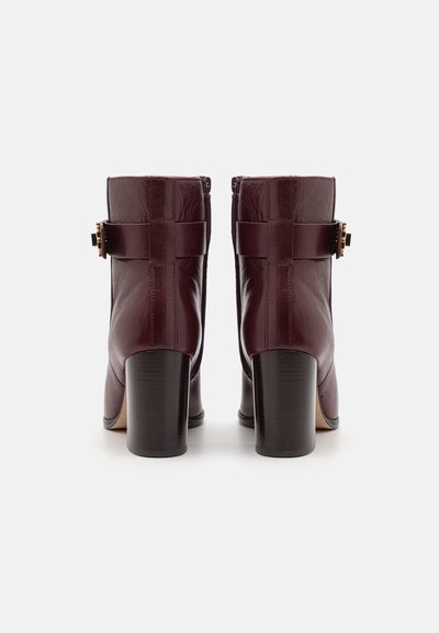 Tory Burch T LOCK BOOT - Bottines à talons hauts - dark carmine