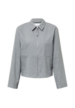 Graue Zip-Jacke mit kragenförmigem Ausschnitt, ausgestattet mit einem strukturierten Stoff mit vertikalen Streifen und zwei Fronttaschen.