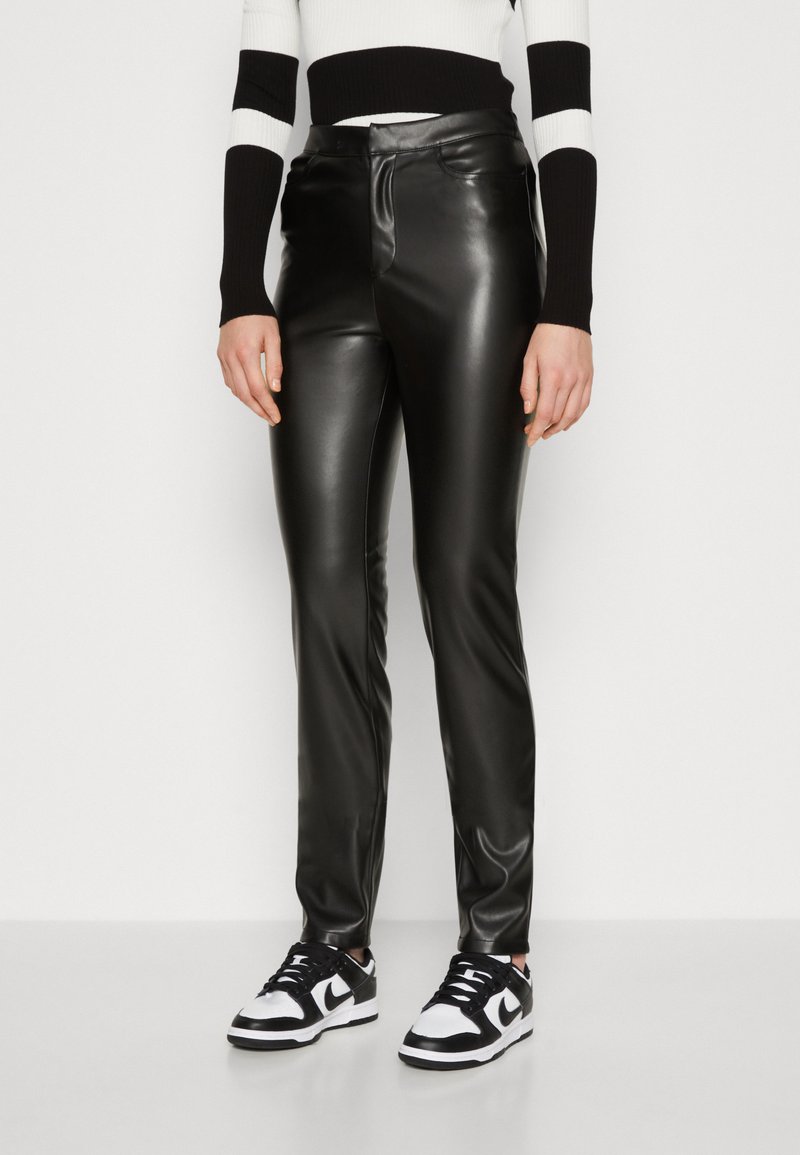 Noisy May Tall NMANDY MONI PU HW ANKLE PANTS TALL - Nohavice - black