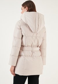 LELA REGULAR FIT - Wintermantel - stone