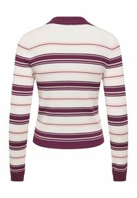 Pull à manches longues côtelé avec des rayures horizontales crème, bordeaux et rose clair, et un col bordeaux, vu de dos.