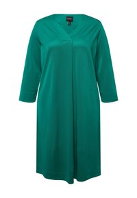Grön klänning med V-ringning och trekvartslånga ärmar. Tillverkad av slät tyg, har en avslappnad passform och faller precis ovanför knät.