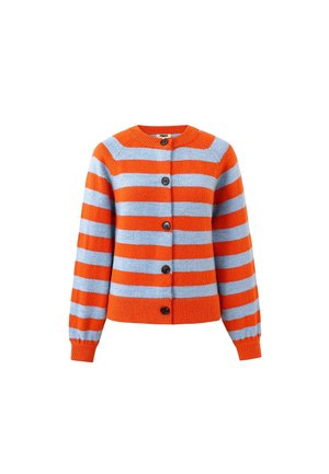 Cardigan rayé orange et bleu, fabriqué en matériau doux, avec un col rond, une fermeture à boutons, et des poignets et un ourlet côtelés.
