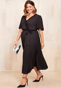 Friends Like These REGULAR FIT - CURVE  PLEATED  MIDI  - Freizeitkleid - black