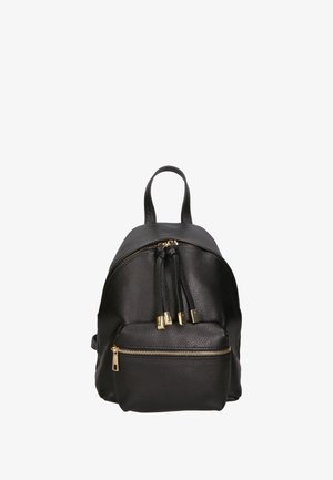 Sac à dos en cuir noir avec des accents de fermeture éclair dorés, forme arrondie, deux compartiments zippés et une poignée de transport supérieure. Surface texturée.