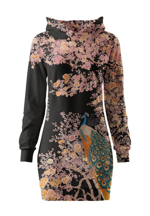 Abito con cappuccio a maniche lunghe nero con fiori di ciliegio rosa e un colorato pavone appollaiato su un ramo, con scritte in stile asiatico.