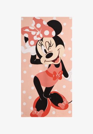 Minni Mouse fa l'occhiolino e posa indossando un fiocco e un vestito rosa a pois, con pantofole abbinate, su uno sfondo rosa a pois.