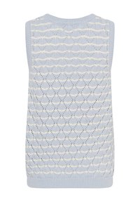 Gilet en tricot bleu clair sans manches avec motifs ajourés blancs en forme de vagues et de diamants, col et ourlet côtelés.