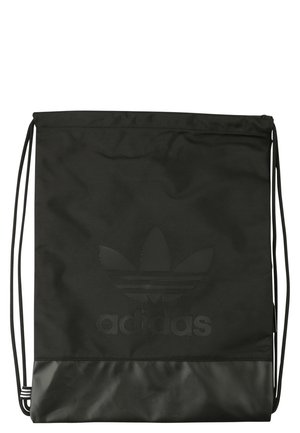 Bolsa de cordón negra de Adidas con tela texturizada, logotipo y diseño de trébol en el centro, y panel inferior liso con dos correas laterales delgadas.