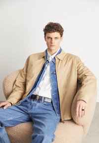 GANT WINDCHEATER - Sommerjakke - dark khaki