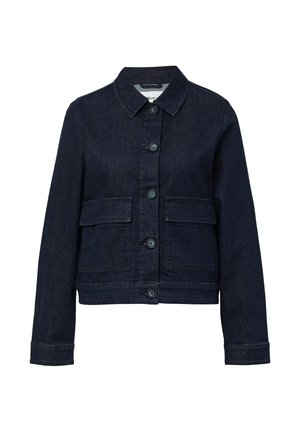 Giacca in denim scuro con chiusura a bottoni, due tasche sul petto e colletto classico. Il materiale è resistente e ha una consistenza liscia.