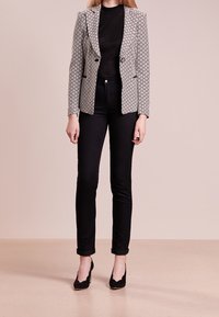 Emporio Armani Vaqueros pitillo - black