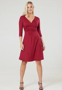 Chelsea Clark FLARED MATERNITY 3/4 SLEEVES - Žerzejové šaty - bordeaux