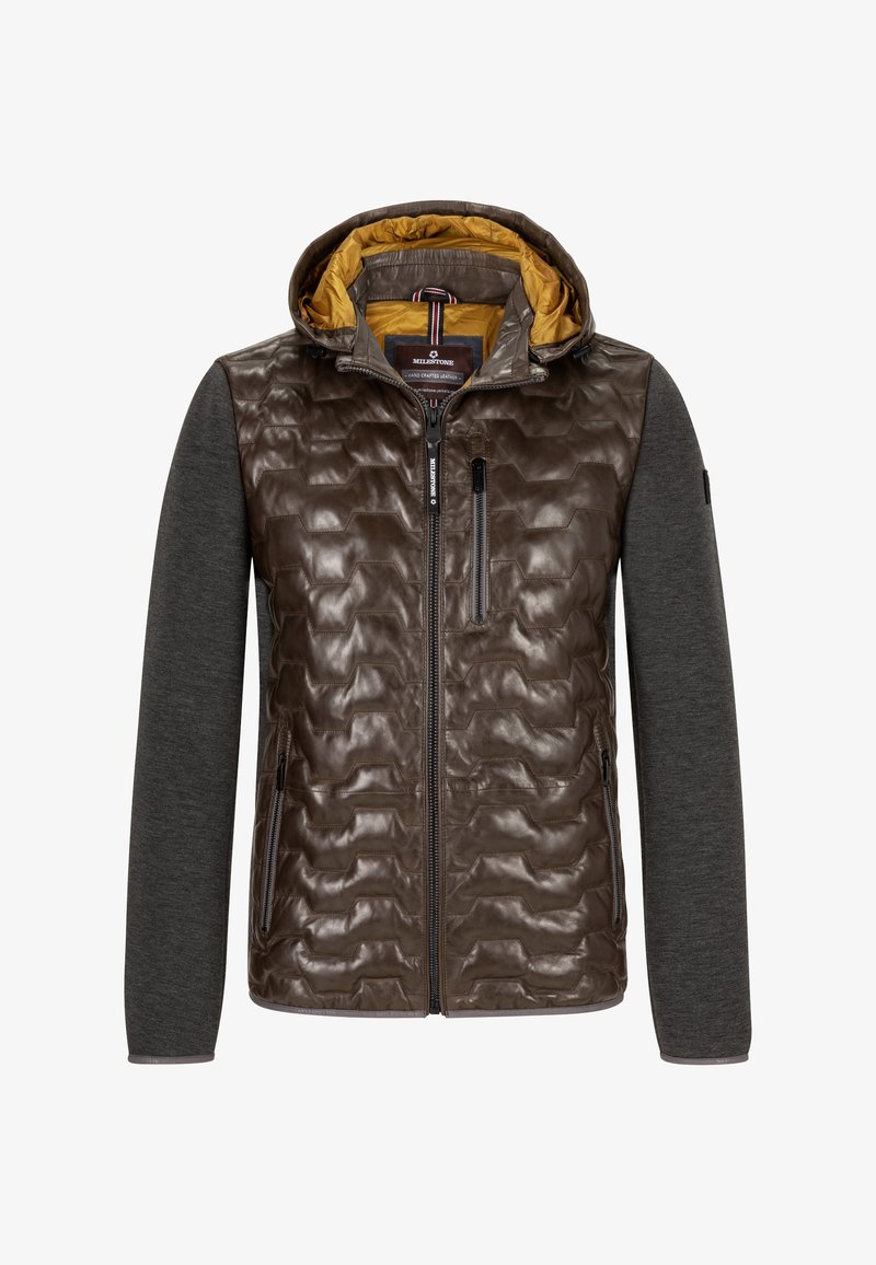 Braune gepolsterte Jacke mit glänzender Oberfläche, grauen Ärmeln, geliner Kapuzenfutter, Reißverschlusstaschen und einem strukturierten Muster auf der Vorderseite.