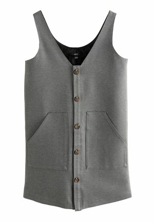 Grijze mouwloze knoopjurk met twee voorzakken, gemaakt van textuurstof, met een V-halslijn en bruine knopen.