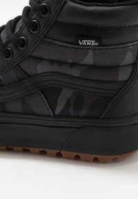Vans Vysoké tenisky - black