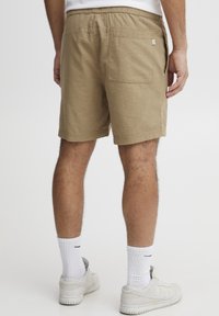 Solid SDFREVNE REGULAR FIT - Shorts - sand