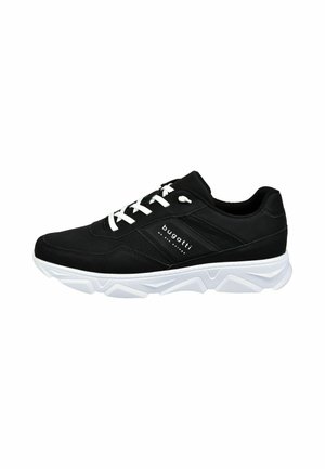 Czarne sportowe buty z białą podeszwą, wyróżniające się gładką syntetyczną cholewką, perforowanymi akcentami i czarnymi sznurówkami. Logo marki po boku.