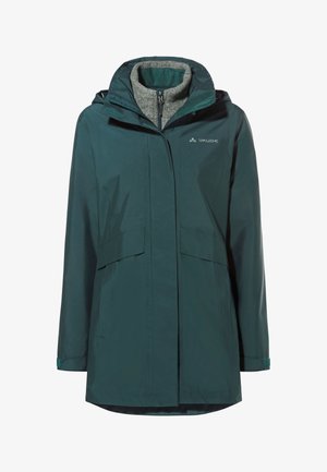 Giacca impermeabile verde con cappuccio foderato in pile, zip frontale, due grandi tasche e logo sul lato sinistro del petto. Design semplice e funzionale.