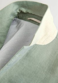 Thumbnail Image 7