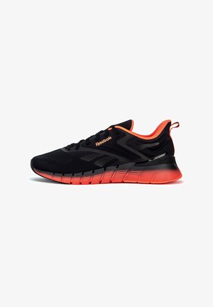 Pantofii de alergare Reebok, negri și portocalii, cu design cu șireturi, guler căptușit și talpă texturată cu gradient.
