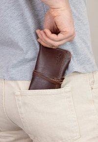 Gusti Leder JESSE UNISEX brązowy
