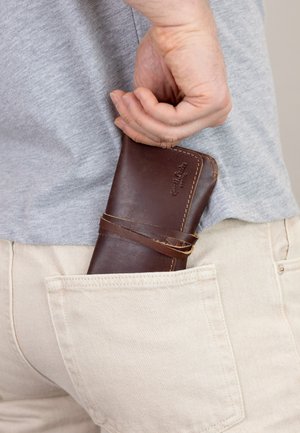 Gusti Leder JESSE - Portemonnee - braun