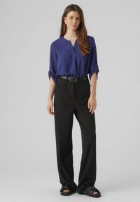 Vero Moda MIT 3/4 ÄRMELN V-AUSSCHNITT - Blouse - astral aura