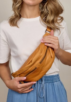 Gusti Leder, ACTON - Bum bag - cognac