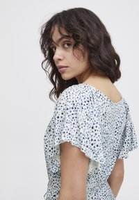 ICHI IHAYA - Festklänning - della robbia blue dot aop