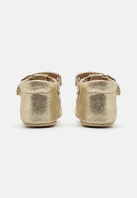Petit Nord Copenhagen BABY SCALLOP T-BAR UNISEX - Tøfler - goldie