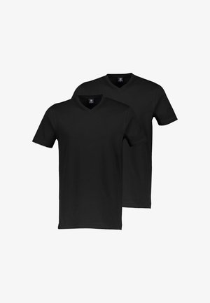 Zwei schlichte, schwarze V-Ausschnitt T-Shirts mit kurzen Ärmeln, eins leicht hinter dem anderen, auf weißem Hintergrund dargestellt.