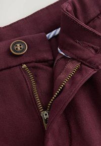 Unausgewählt, burgundy red