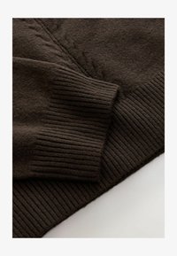 Unselected, chocolate brown