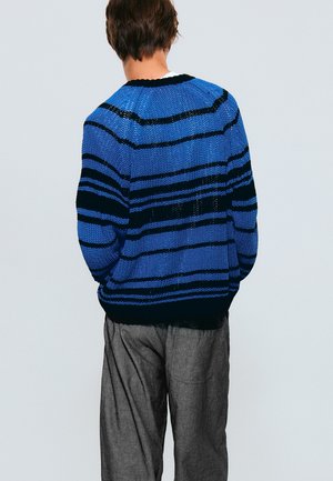Rankning 8: Weekday - STRIPED SWEATER - Stickad tröja