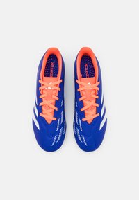 adidas Performance PREDATOR CLUB - Botines de fútbol para césped - lucid blue/footwear white/solar red
