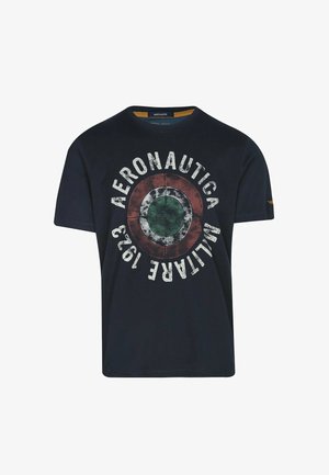 T-shirt blu navy a vestibilità regolare con un logo circolare in stile usurato nei colori rosso, bianco e verde che presenta la scritta "Aeronautica Militare 1923".