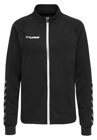 Zwarte zip-up jack van textuurstof, met een hoge kraag, witte rits en contrasterende grijze chevronstrepen op de mouwen.