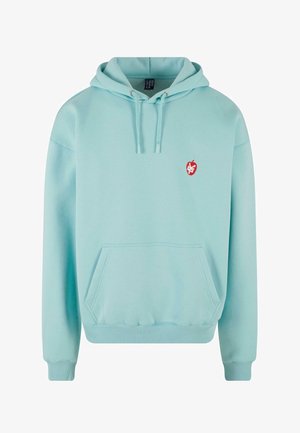 Heled sinine kapuutsiga sviiter, valminud pehmest puuvilla segust, ees oleva tasku ning nööriga kapuutsiotsaga. Rinnal on väike punane logo aksessuaar.