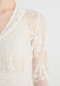YAS YASELOISE DRESS CELEB - Proginė apranga - gardenia